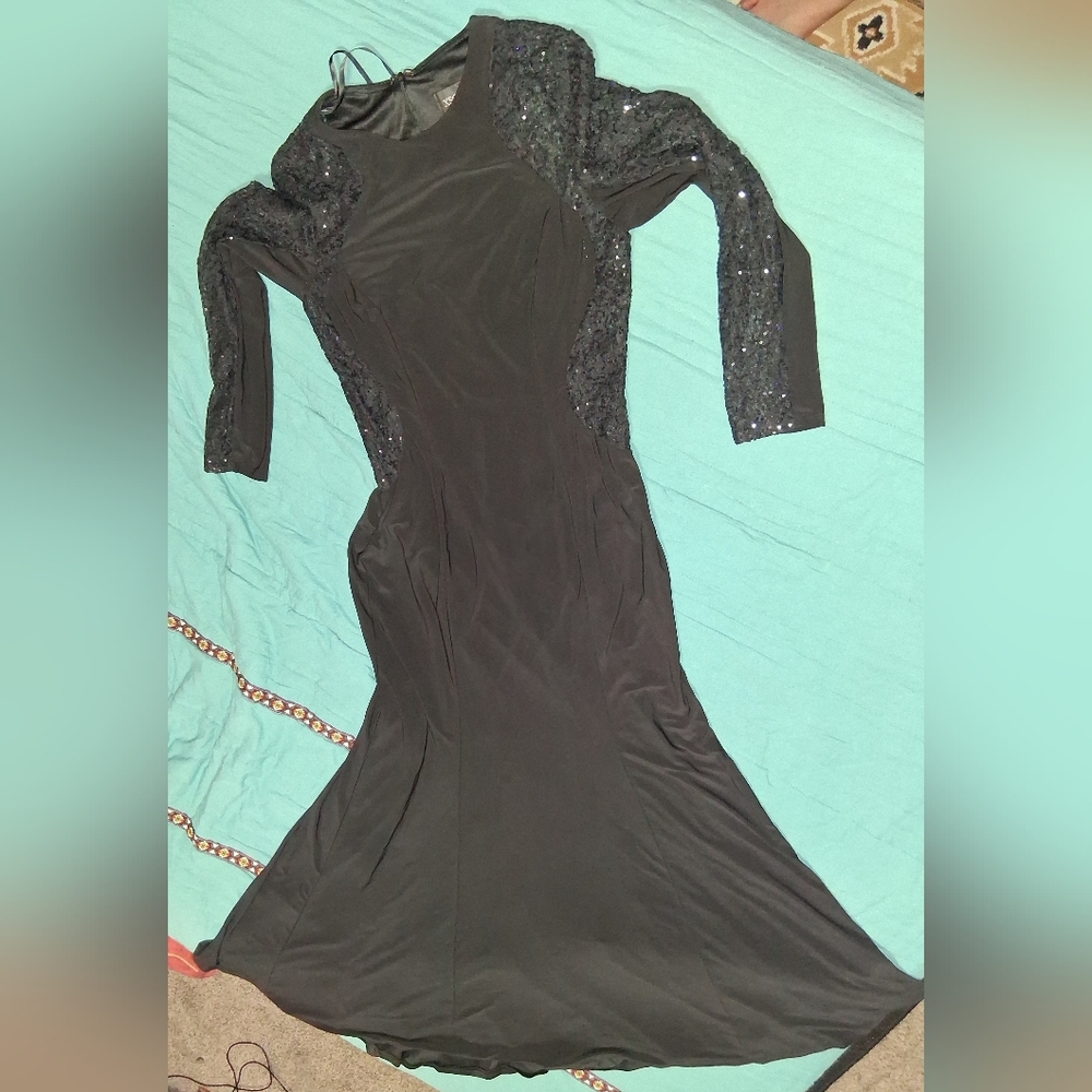 Size 14 Elegant Black Contour Dress with Sequin Sleeves